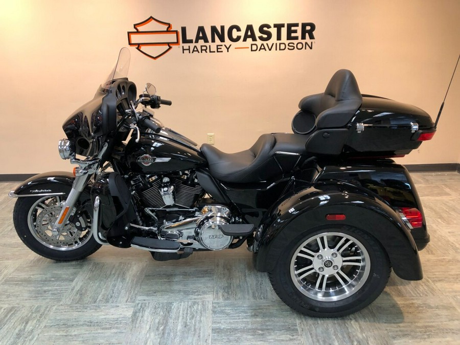 2023 Harley-Davidson® Tri Glide® Ultra Vivid Black Deluxe