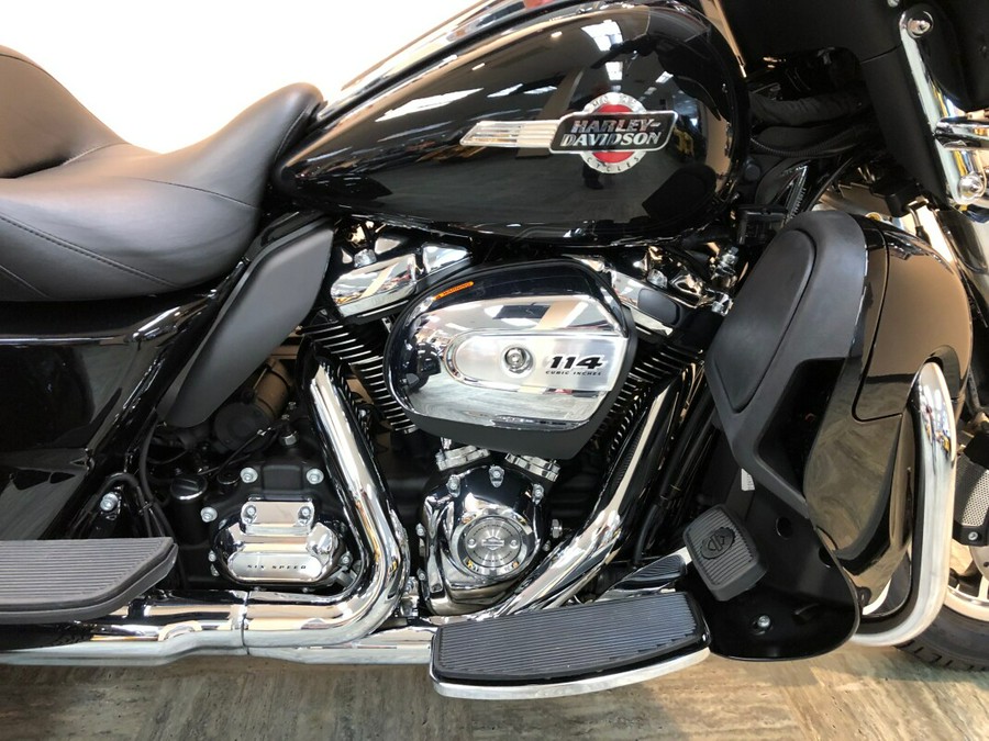2023 Harley-Davidson® Tri Glide® Ultra Vivid Black Deluxe