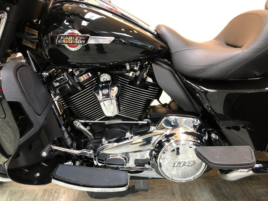 2023 Harley-Davidson® Tri Glide® Ultra Vivid Black Deluxe