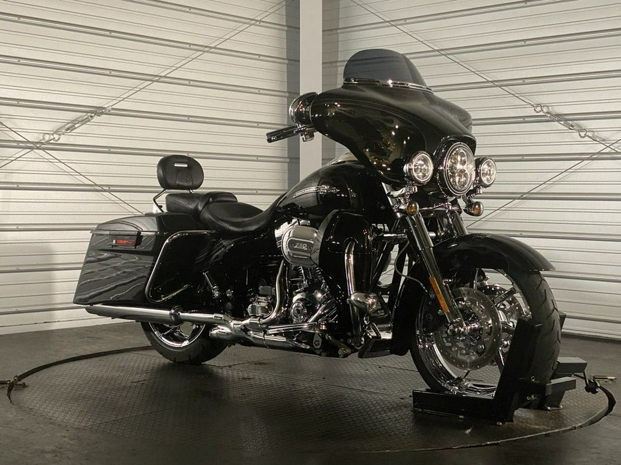 2012 Harley-Davidson® FLHXSE3 - CVO™ Street Glide®