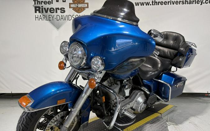 2006 Harley-Davidson® Electra Glide® Standard Blue Sunglo