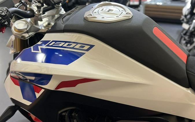 2026 BMW R 1300 R Performance