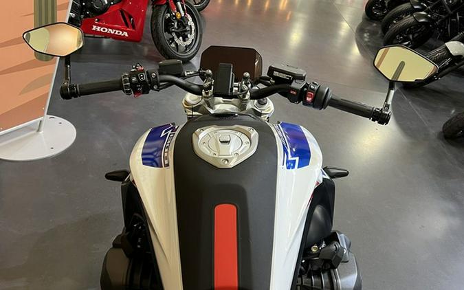 2026 BMW R 1300 R Performance