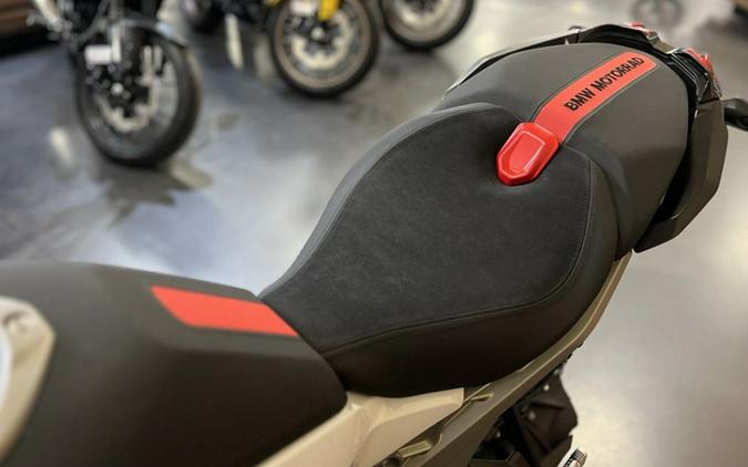 2026 BMW R 1300 R Performance