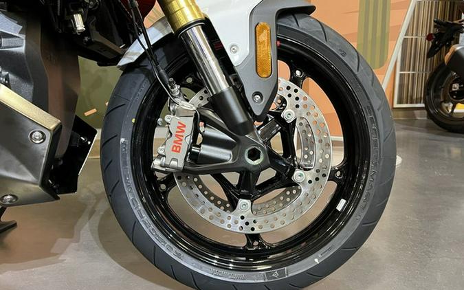 2026 BMW R 1300 R Performance