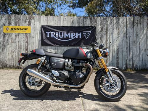 2020 Triumph Thruxton RS Review (17 Fast Facts)