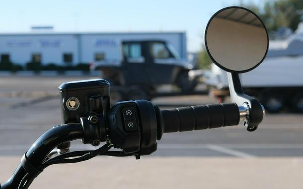 2025 INDIAN MOTORCYCLE SCOUT BOBBER LIMITED WITH TECHNOLOGY PACKAGE