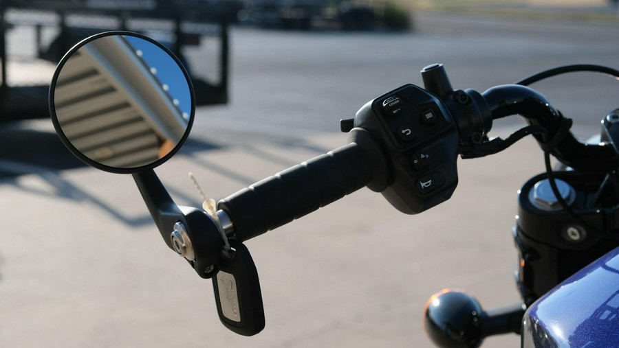 2025 INDIAN MOTORCYCLE SCOUT BOBBER LIMITED WITH TECHNOLOGY PACKAGE