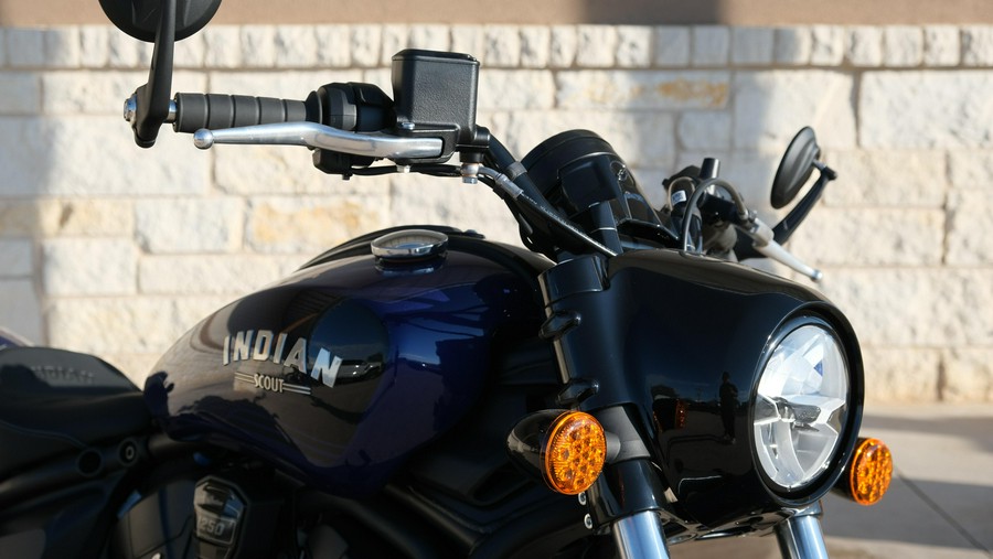 2025 INDIAN MOTORCYCLE SCOUT BOBBER LIMITED WITH TECHNOLOGY PACKAGE