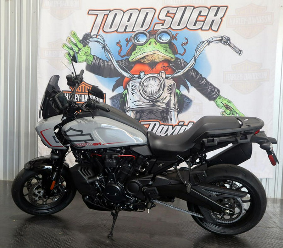 2025 Harley-Davidson® RA1250ST - Pan America® 1250 ST