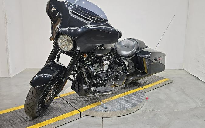 FLHXS 2018 Street Glide® Special