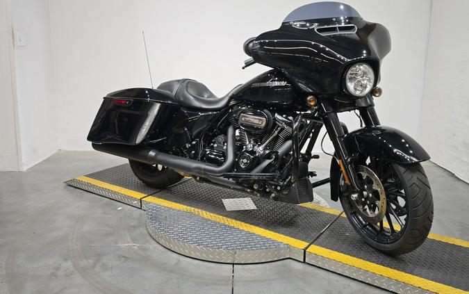 FLHXS 2018 Street Glide® Special