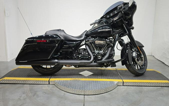 FLHXS 2018 Street Glide® Special