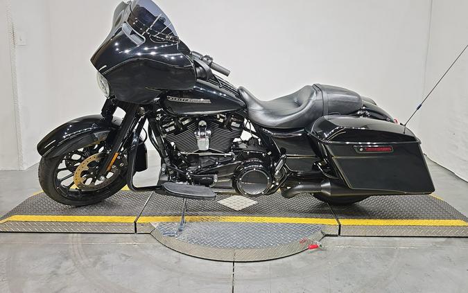 FLHXS 2018 Street Glide® Special