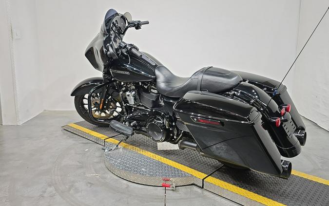 FLHXS 2018 Street Glide® Special