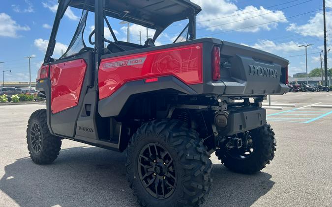 2026 Honda Pioneer 1000 Deluxe
