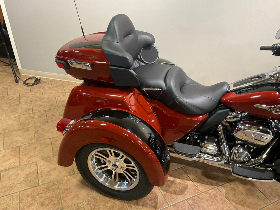 2024 Harley-Davidson®FLHTCUTG Tri Glide® Ultra Red Rock / Vivid Black