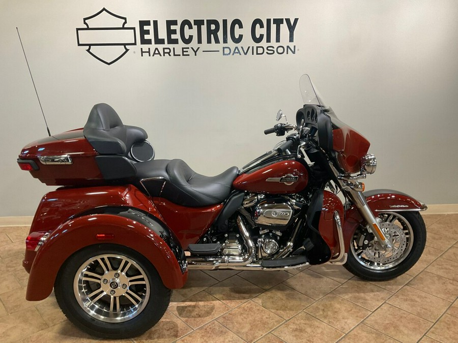 2024 Harley-Davidson®FLHTCUTG Tri Glide® Ultra Red Rock / Vivid Black