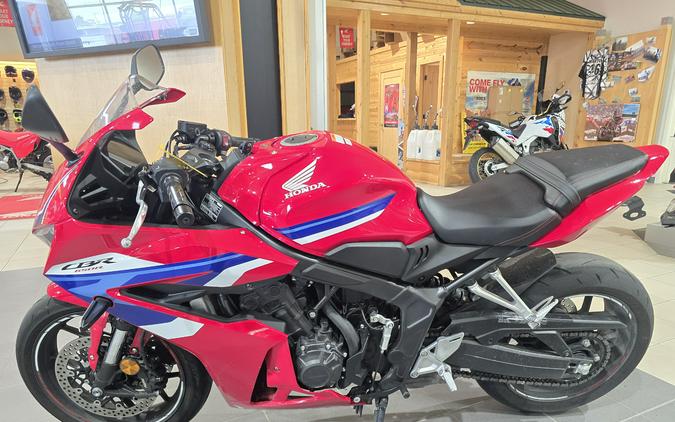 2026 CBR650R E-CLUTCH - Honda