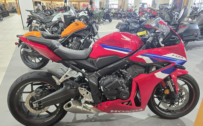 2026 CBR650R E-CLUTCH - Honda