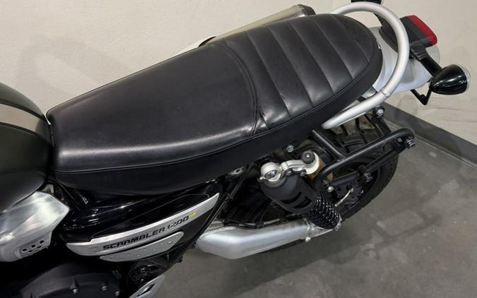 2023 Triumph Scrambler 1200 XE Matte Khaki Green Matte Jet Black