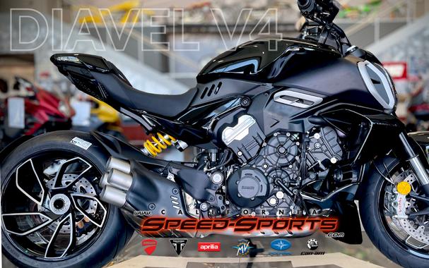 2023 Ducati Diavel V4 First Look [A Dozen Fast Facts + 28 Photos]