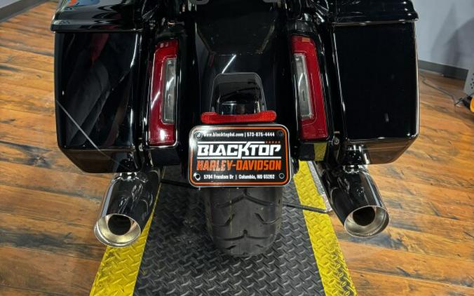 2025 Harley-Davidson® Street Glide™ Ultra VIVID BLACK W/ PINSTRIPE