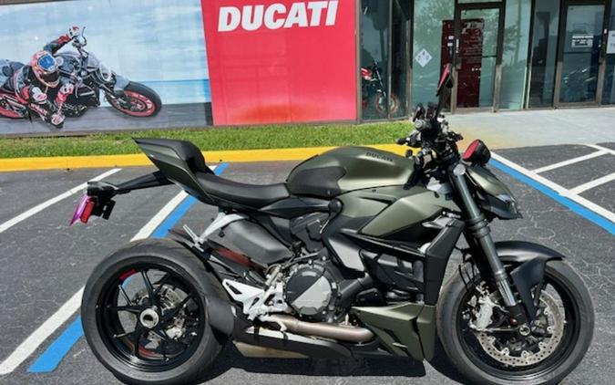 2023 Ducati Streetfighter V2 Storm Green