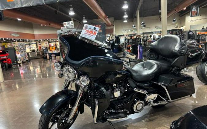 2013 Harley-Davidson CVO™ Ultra Classic® Electra Glide® 110th Anniversary Edition