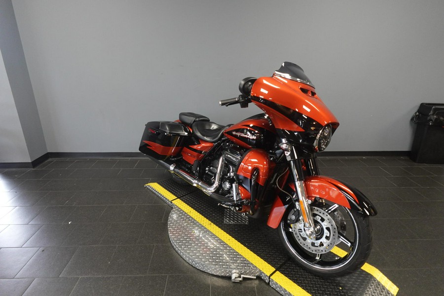 2017 Harley-Davidson CVO Street Glide FLHXSE