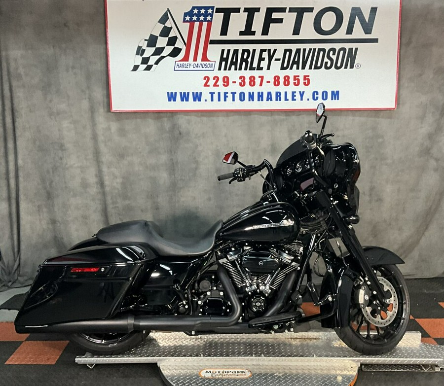 FLHXS 2019 Street Glide Special