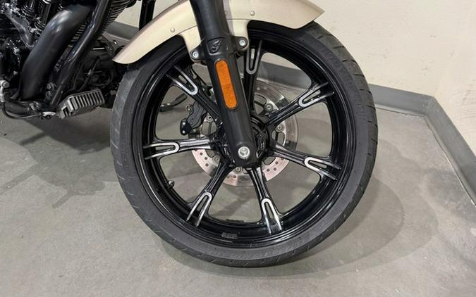 2024 Indian Chief Dark Horse Icon Sandstone Smoke