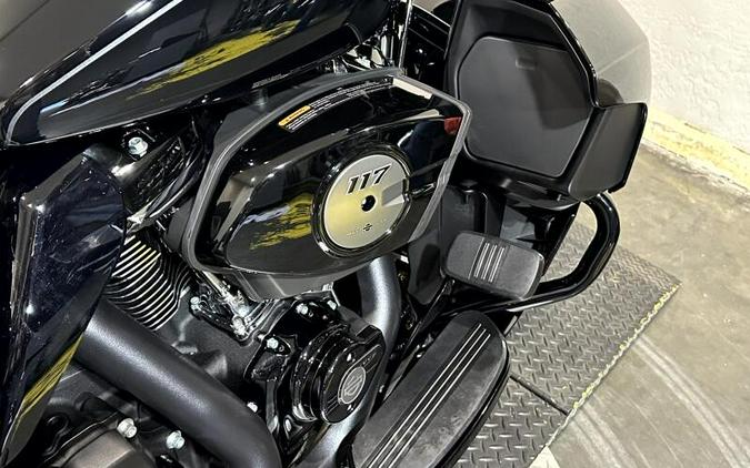 2026 Harley-Davidson® Street Glide Limited VIVID BLACK