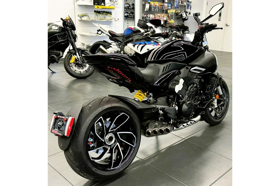 2023 Ducati Diavel V4 Thrilling Black