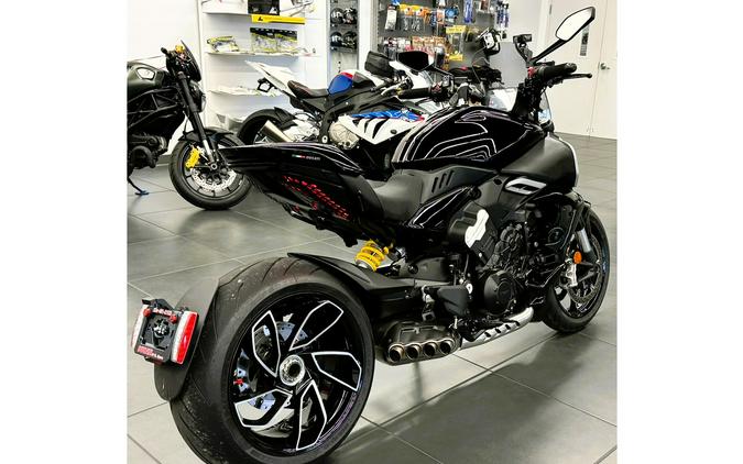 2023 Ducati Diavel V4 Thrilling Black