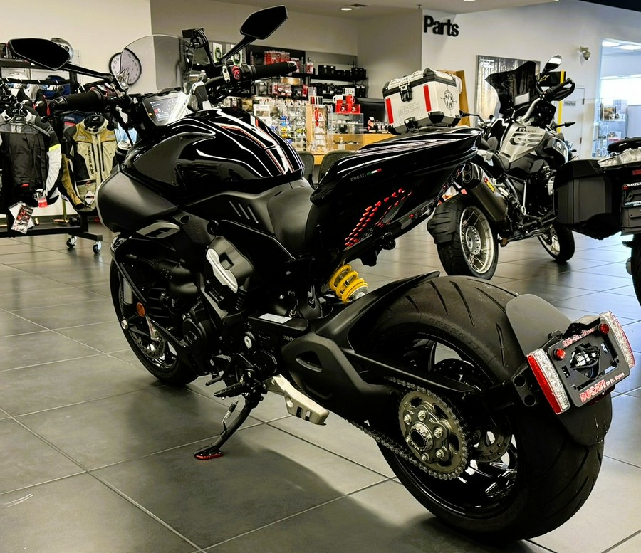 2023 Ducati Diavel V4 Thrilling Black