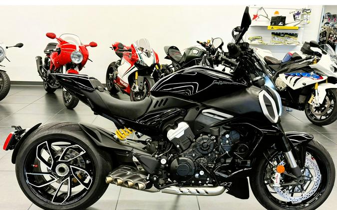 2023 Ducati Diavel V4 Thrilling Black