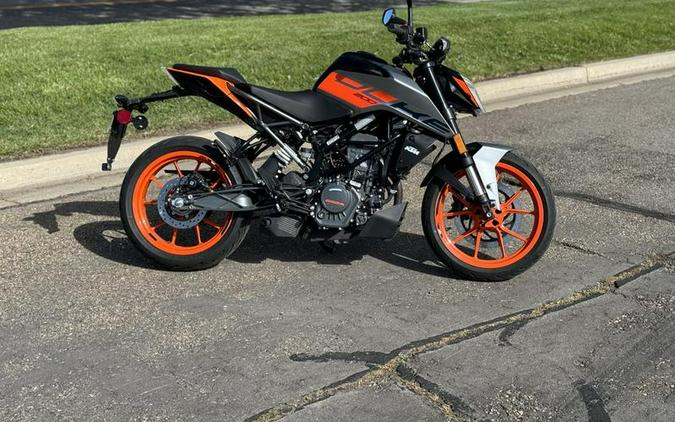 2023 KTM 200 Duke