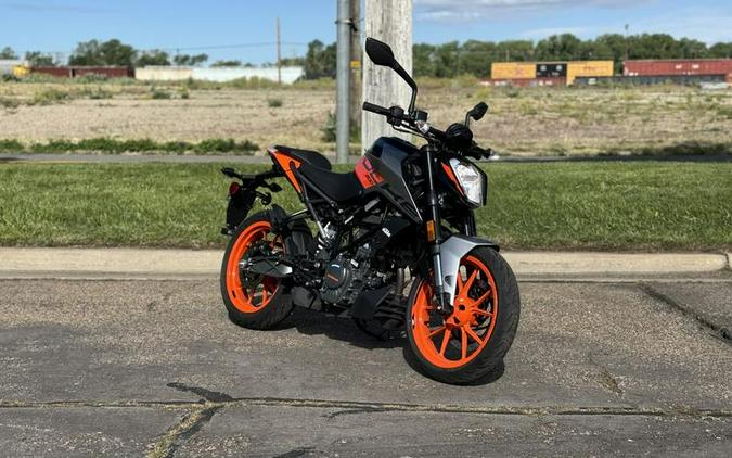 2023 KTM 200 Duke