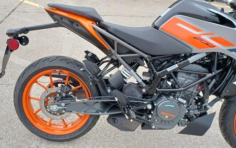 2023 KTM Duke 200