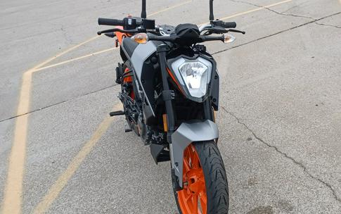 2023 KTM Duke 200