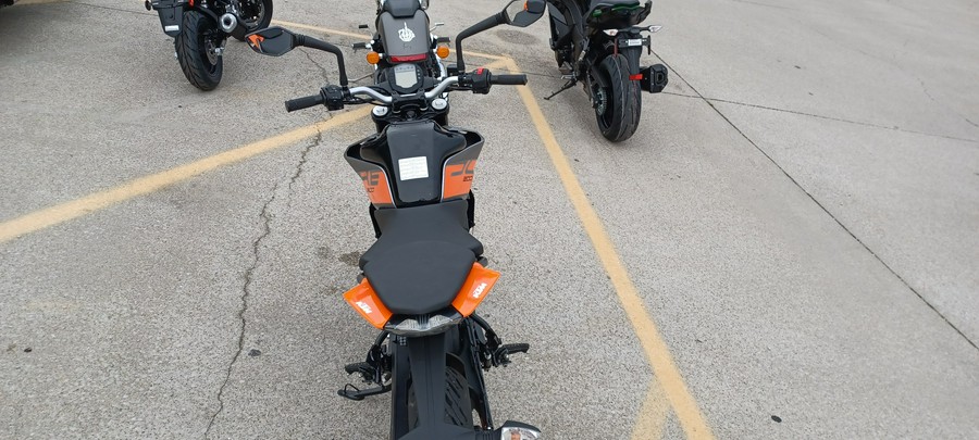 2023 KTM Duke 200