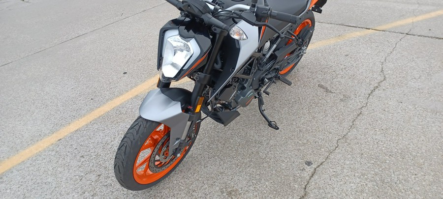 2023 KTM Duke 200