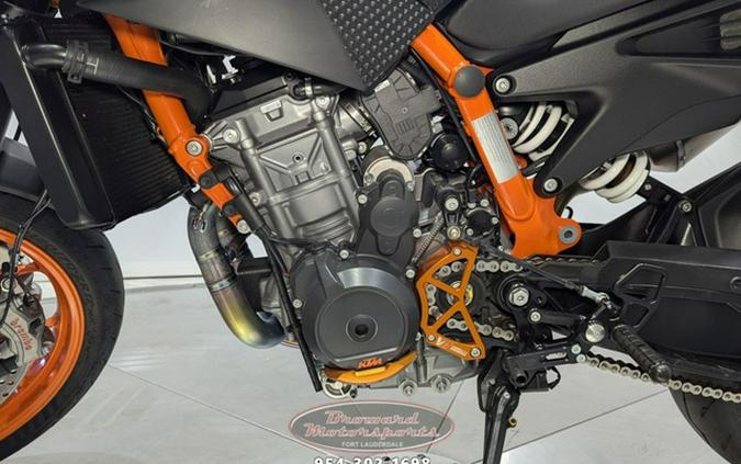 2022 KTM Duke 890 R