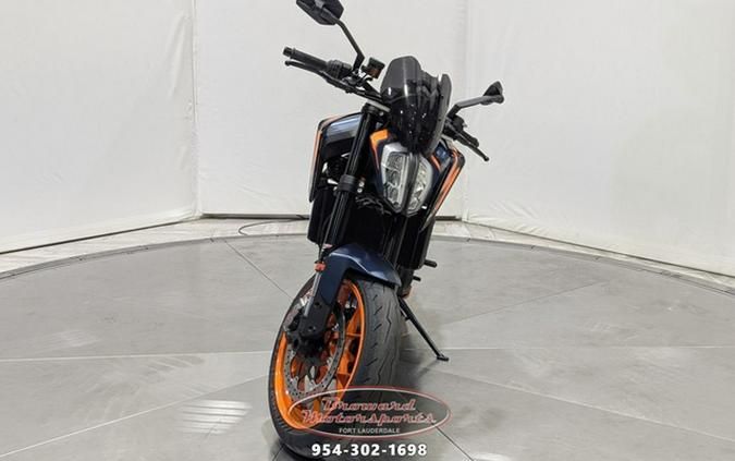 2022 KTM Duke 890 R