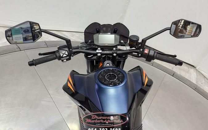 2022 KTM Duke 890 R