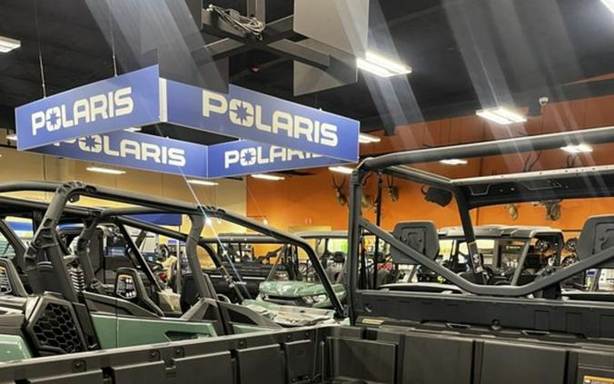 2026 Can-Am Defender 6X6 DPS HD10