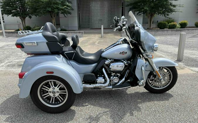 2023 Harley-Davidson Tri Glide Ultra Atlas Silver Metallic