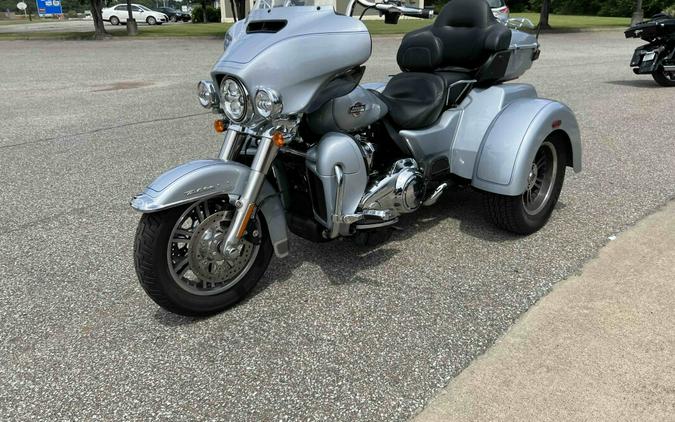 2023 Harley-Davidson Tri Glide Ultra Atlas Silver Metallic