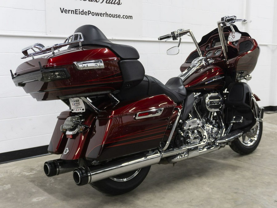 2015 Harley-Davidson® FLTRUSE - CVO™ Road Glide® Ultra